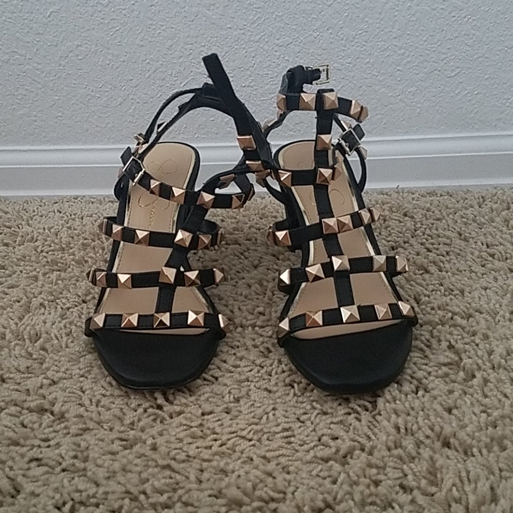 Jessica Simpson- Annida Sandal heeled